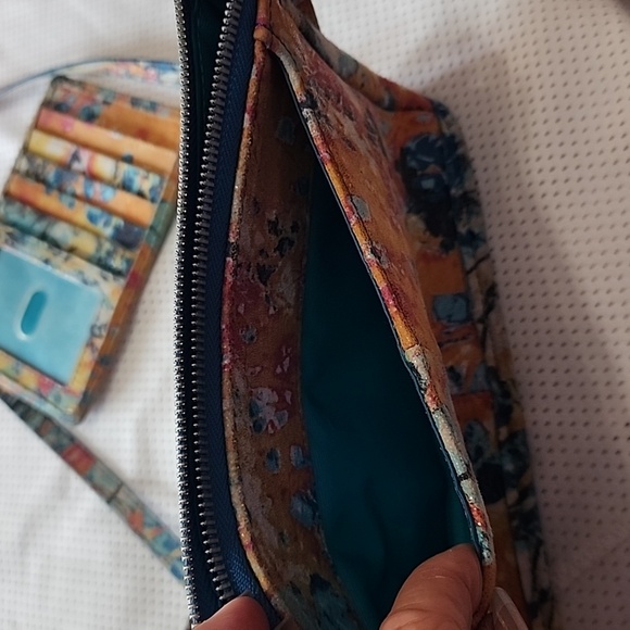 Hobo small cadence crossbody with wallet - Picture 3 of 7